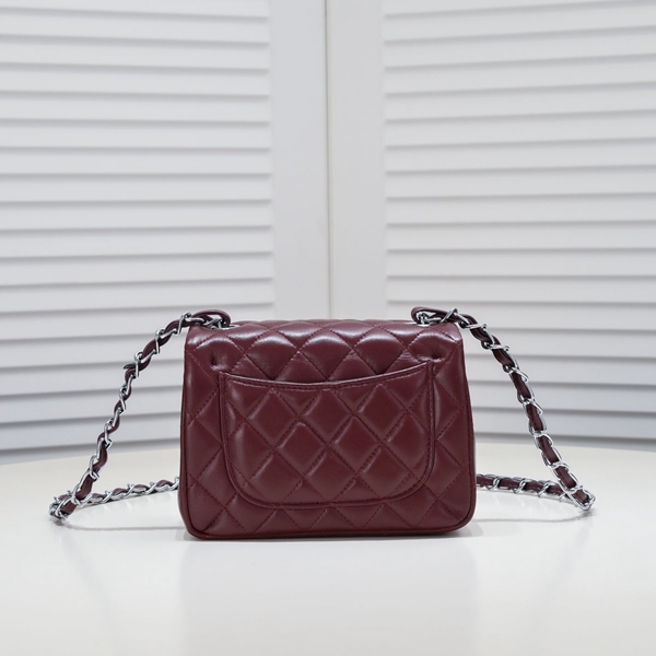 シャネルバッグ側面デザイン